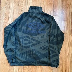 Umbro Men’s green and black drill sweatshirt size L